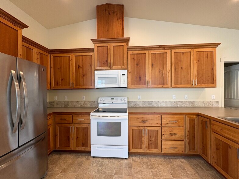 Building Photo - 1419 Springwater Ave