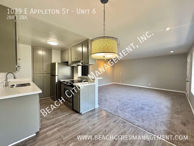 Building Photo - 1039 E Appleton St