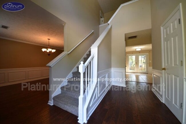 Building Photo - 1325 Holleybrooke Dr