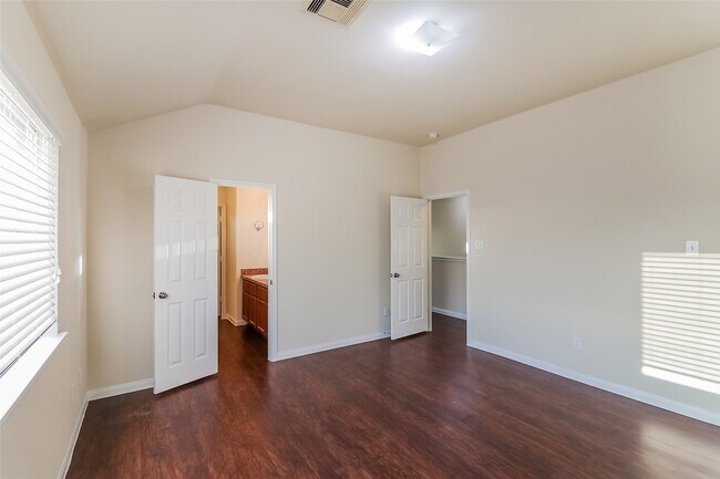 Building Photo - 13009 Baileys Run