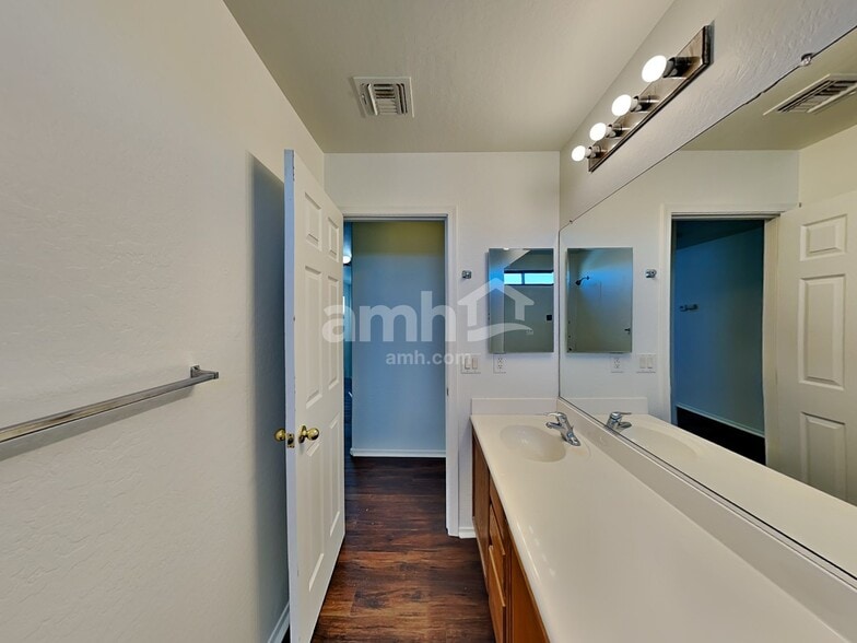 Building Photo - 15218 N Honcho Ct