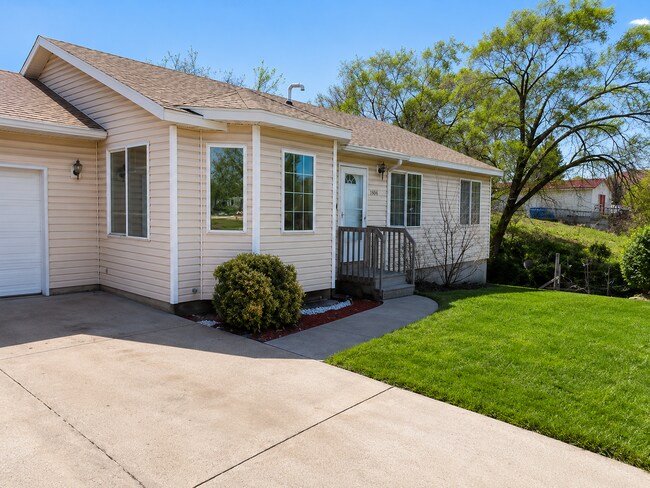 Building Photo - Jorgensen Duplex