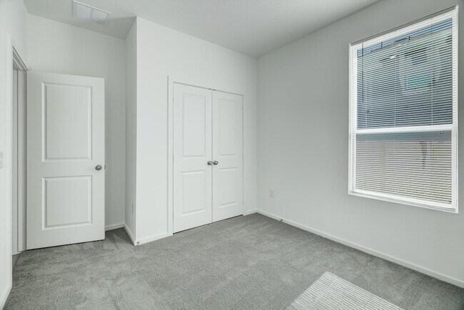 Building Photo - 519 Louis Ln