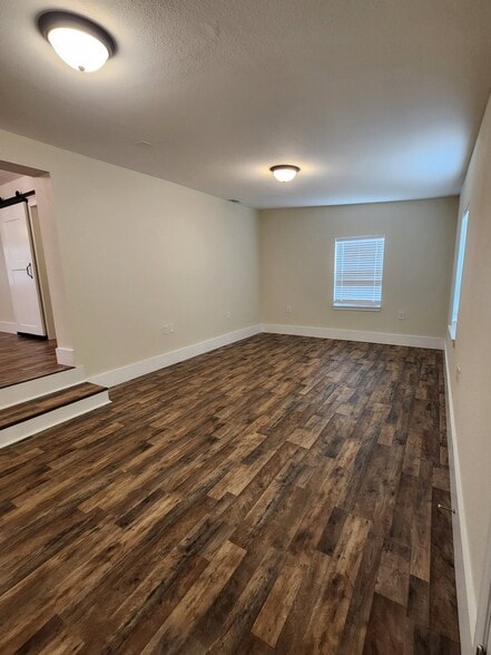Building Photo - 202 Hill Dr