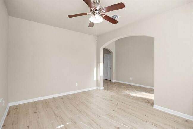 Building Photo - 13713 Glen Mark Dr