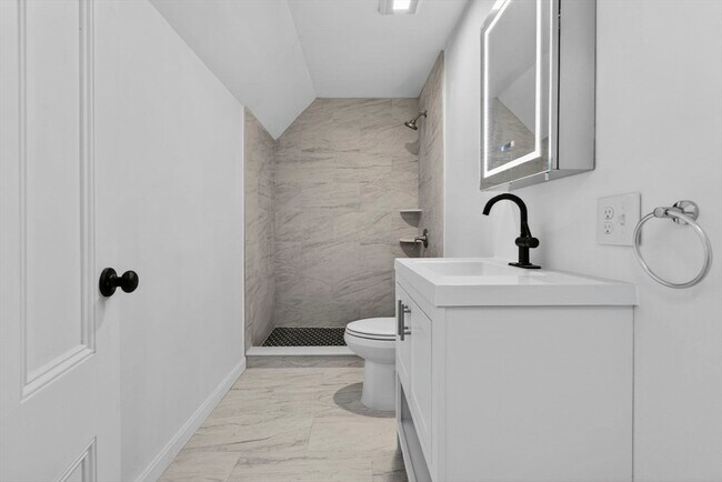 Building Photo - 166 Elliot St