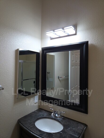 Building Photo - 26858 China Dr