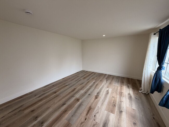 Building Photo - 7307 S Halldale Ave