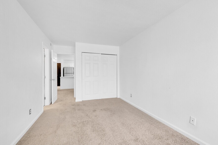 Building Photo - 13087 W Cedar Dr