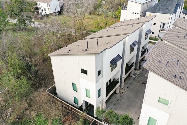 Building Photo - 4032 Buck St