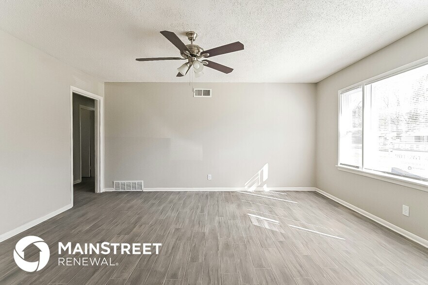 Building Photo - 3653 Elm Park Rd