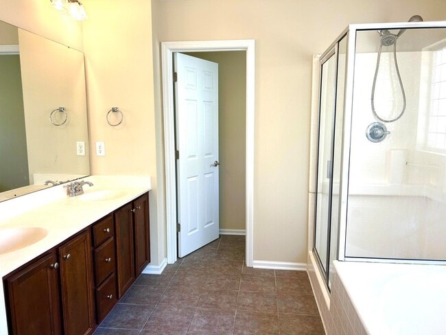 Building Photo - 2911 Maybry Dr