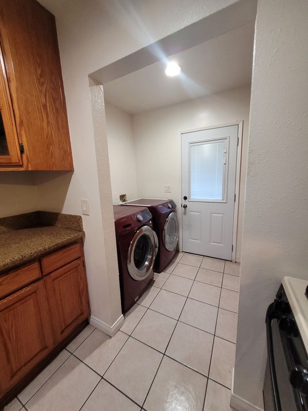 Building Photo - 10854 Marklein Ave