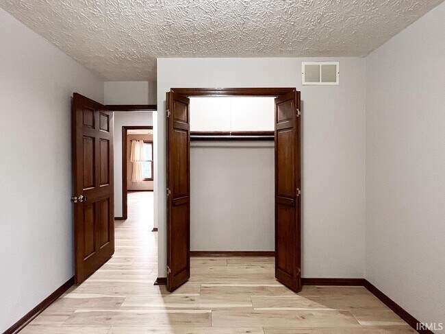 Building Photo - 1633 Greenfield Ct