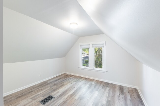 Building Photo - 235 W 110th St