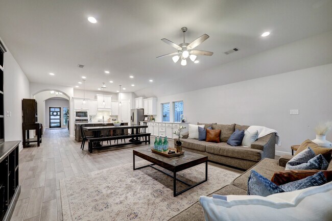 Building Photo - 804 Fall Rock Branch Dr