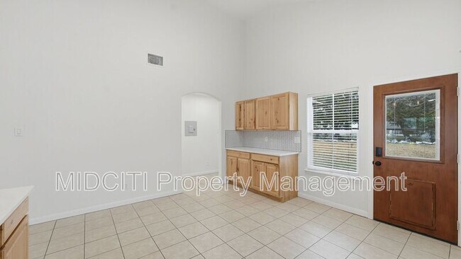 Building Photo - 1361 Bob White Dr