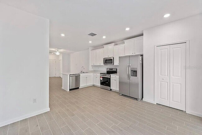 Building Photo - 3409 SW 34th Terrace
