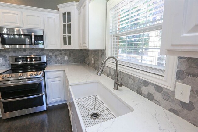 Building Photo - 5300 S 44th Pl