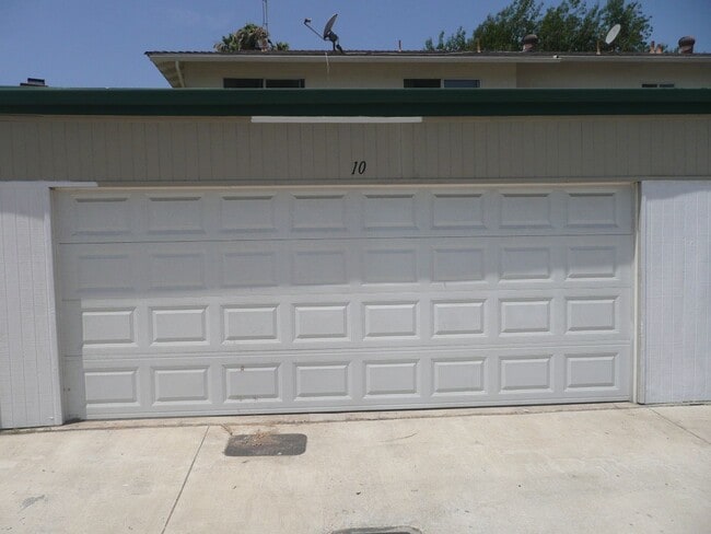 Building Photo - 4 bedroom home in Tustin