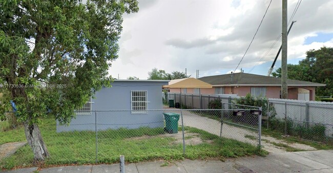 Primary Photo - 564 NW 13th St