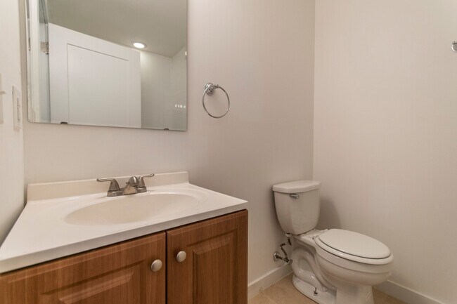 Building Photo - 1632 N Sydenham St