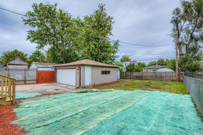 Building Photo - 14827 Kenneth Ave