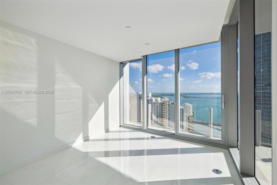 Building Photo - 300 Biscayne Boulevard Way