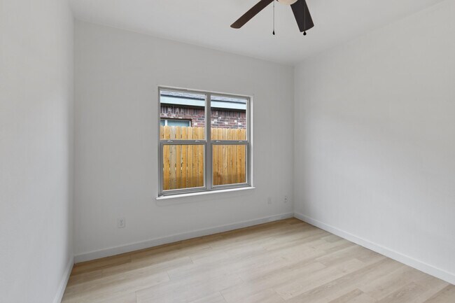 Building Photo - 5708 Kemper St