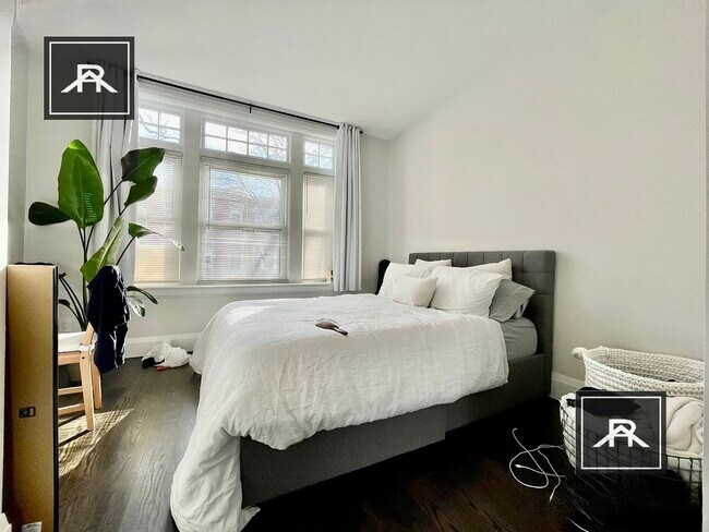 Building Photo - 5 Strathmore Rd