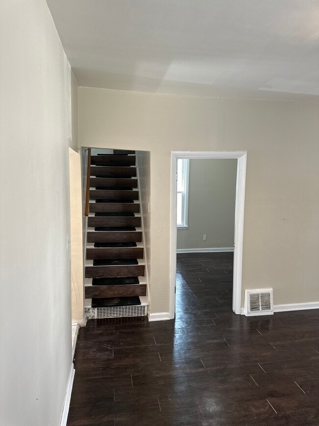 Building Photo - 554 W Station St