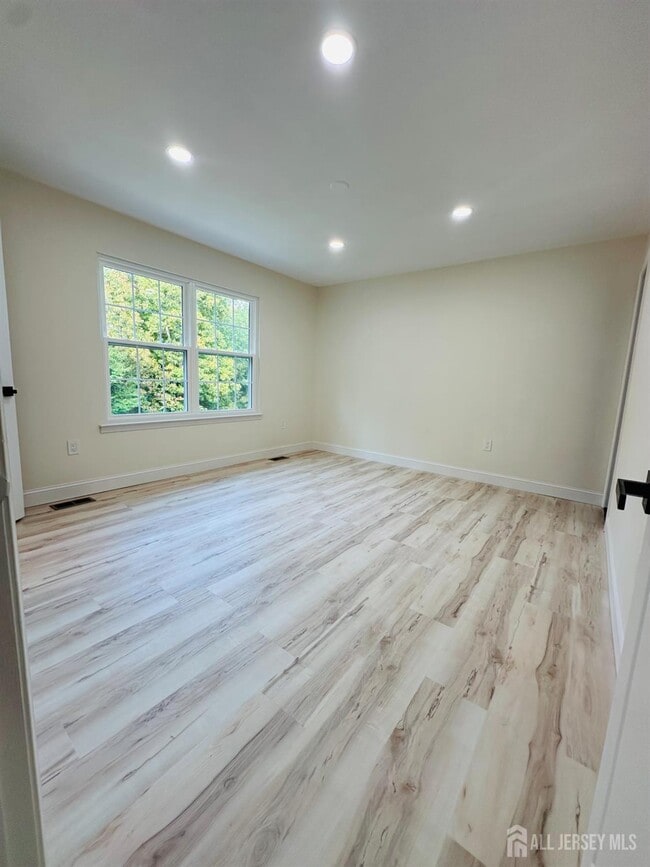 Building Photo - 68 Albury Way