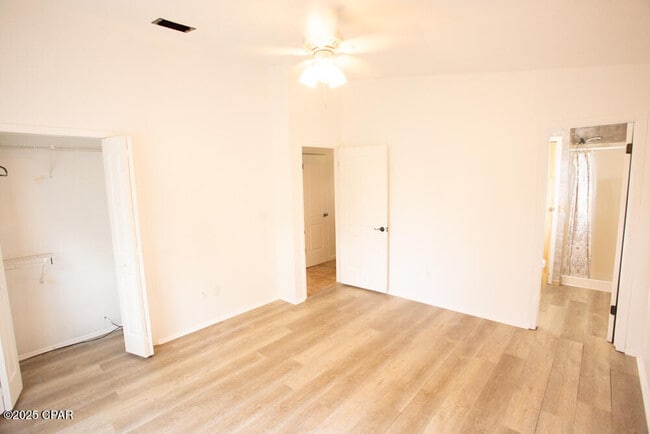 Building Photo - 6319 Elm St