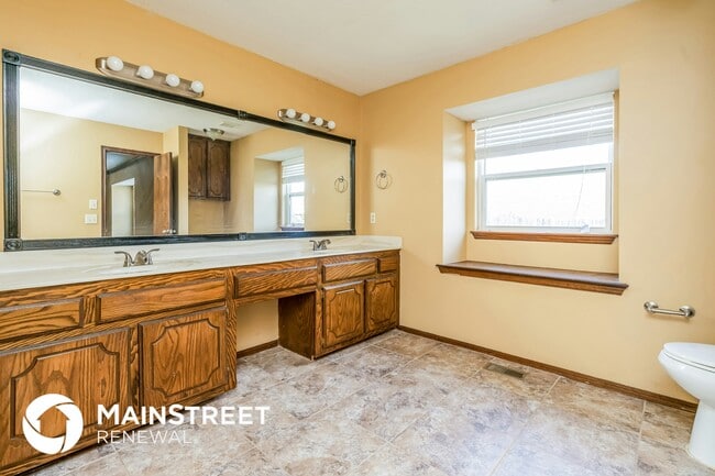 Building Photo - 708 Cactus Ct