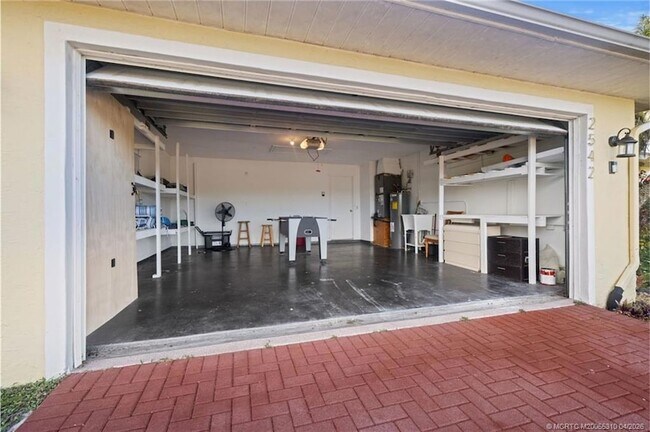 Building Photo - 2542 SW Kensington St