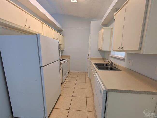 Building Photo - 3359 Green Briar Cir