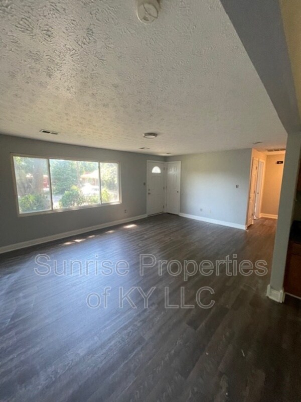 Building Photo - 3203 Hampstead Ct
