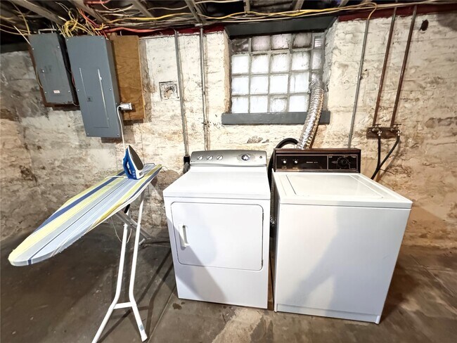 Building Photo - 4250 Michigan Ave