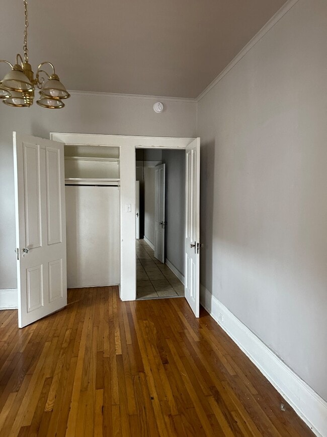 Building Photo - 922 N Roman St