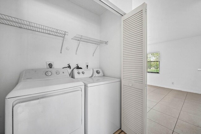 Building Photo - 16422 Straw Way