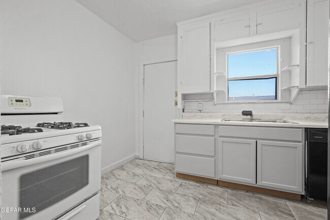 Building Photo - 3418 Frankfort Ave