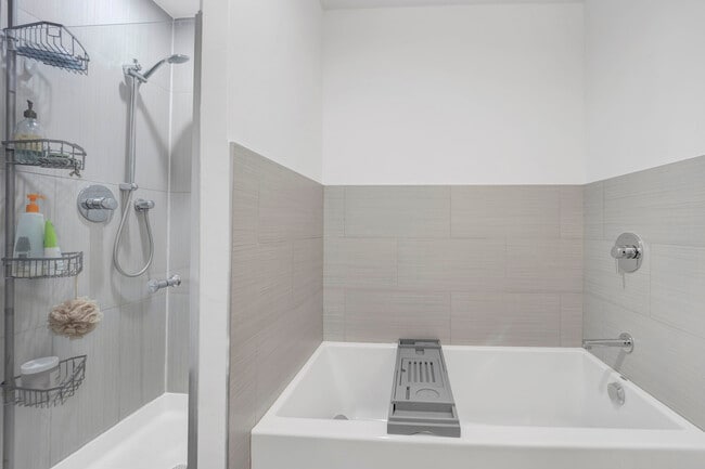 Building Photo - 1626 N Spaulding Ave