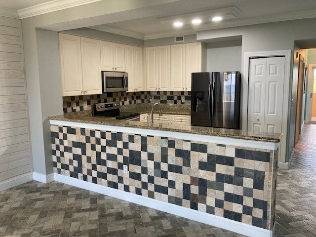 Building Photo - 60 Surfview Dr