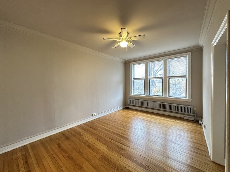 Building Photo - 1371 W Estes Ave