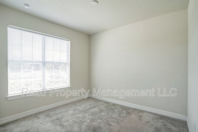 Building Photo - 2132 Live Oak Lake Rd