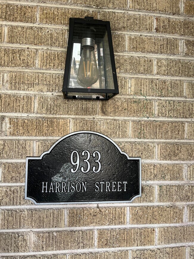 Building Photo - 933 Harrison St
