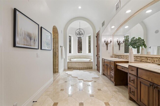 Building Photo - 4805 Mirador Dr