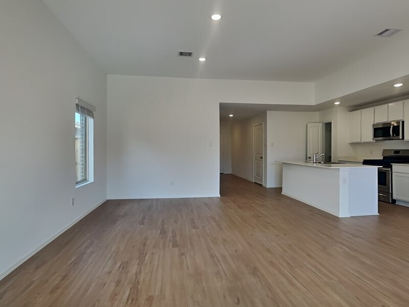 Building Photo - 27019 Breakaway Ln