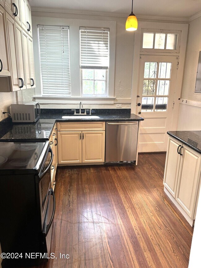 Building Photo - 2952 Park St