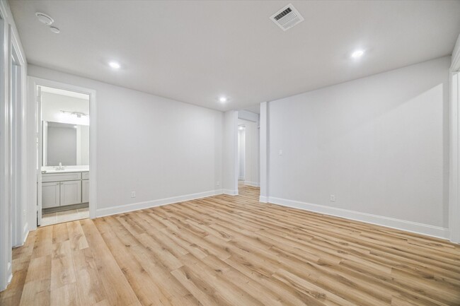 Building Photo - 10014 Serenity Grv Dr